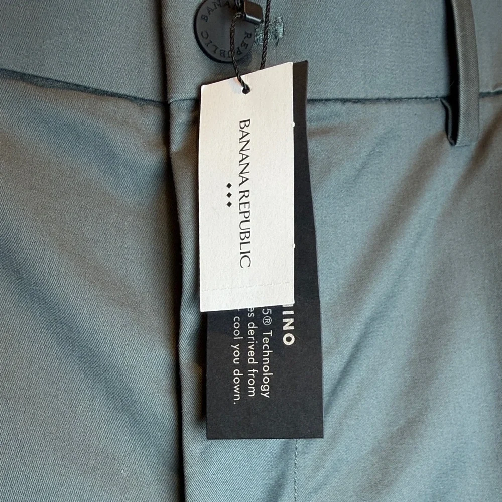 Banana Republic Core Temp Men’s Chino Shorts - Gray Size 36 NWT